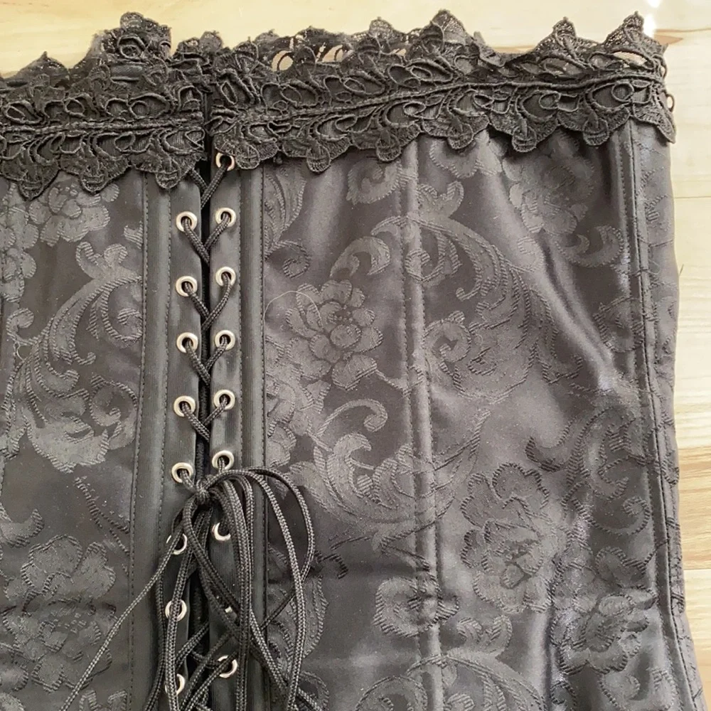 Fredericks of Hollywood Black Corset w/ Feather Belt - Picture 4 of 9